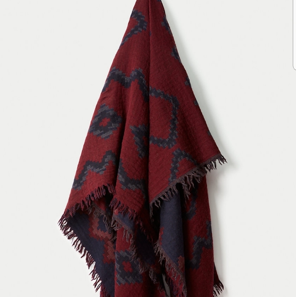 Aritzia wilfred diamond mosaic blanket scarf